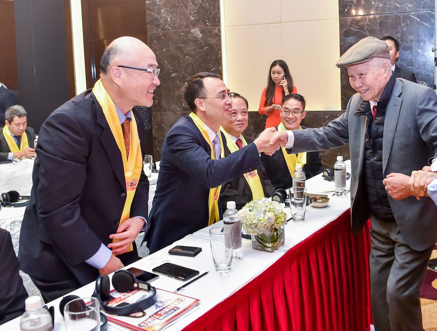 Toàn cảnh lễ vinh danh các Doanh nghiệp Rồng Vàng và Thương hiệu Mạnh Việt Nam  - Ảnh 2.