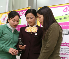 Mới đây, HT Mobile cũng vừa công bố chương trình khuyến mại tặng cả máy lẫn SIM cho khách hàng hòa mạng mới.