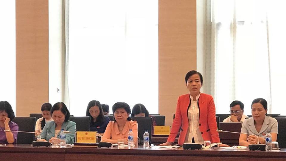 Đại biểu Nguyễn Thị Kim Thuý phát biểu tại hội nghị.