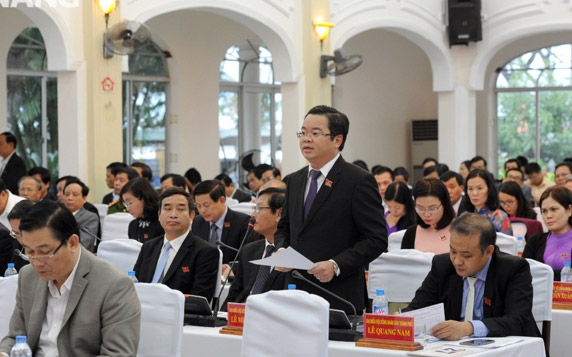 <span style="font-family: 'Times New Roman'; font-size: 15px;">Ở cả hai phiên thảo luận và chất vấn, đại biểu hội đồng nhân dân thành phố đều tỏ ra hết sức sốt ruột trước tình hình tội phạm, ma tuý.</span>