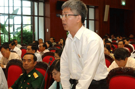 Đại biểu Nguyễn Đức Kiên: Chính phủ đã chủ động đưa ra mục tiêu quan trọng nhất trong những tháng còn lại của năm 2010 là kìm chế lạm phát và ổn định vĩ mô.