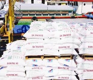 Giá phân đạm Phú Mỹ đã hạ 300 đồng/kg.
