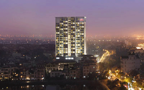 Fraser Suites Hà Nội là toà nhà cao nhất Tây Hồ, các căn hộ đều có hướng nhìn đẹp, không bị che chắn ra hồ Tây và sông Hồng.