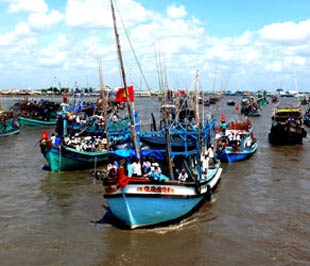 Hoạt động khai thác thủy sản ở vùng biển xa bờ được đề nghị miễn, giảm thuế tài nguyên.