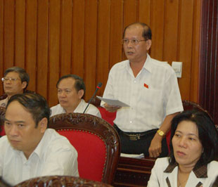 Đại biểu Danh Út chất vấn Bộ trưởng Bộ Tài nguyên và Môi trường về sai phạm của Vedan tại kỳ họp thứ 4: Trước những vi phạm của Vedan thì cơ quan quản lý có ai kiểm điểm chưa?