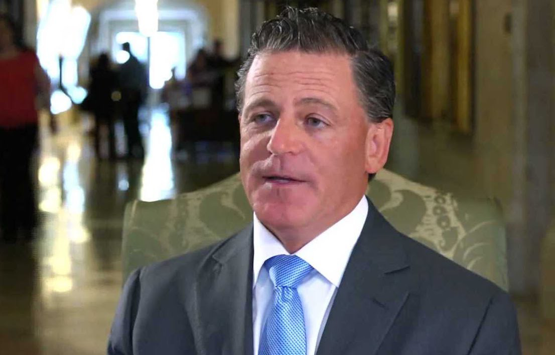 Dan Gilbert, người sáng lập hãng cho vay thế chấp trực tuyến Rocket Companies, từng chứng kiến giá trị cổ phần của ông tại công ty tăng tới 75% sau khi IPO hồi tháng 8. Tuy nhiên, từ đó đến nay, giá cổ phiếu này sụt giảm mạnh. Cú giảm 3,5% trong phiên giao dịch ngày 30/10 khiến tài sản của ông giảm 1,3 tỷ USD, xuống còn 39 tỷ USD - Ảnh: Forbes.