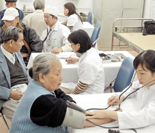 Theo ước tính, chi phí chăm sóc sức khoẻ người cao tuổi cao gấp 7-8 lần so với chi phí chăm sóc sức khoẻ trẻ em. 