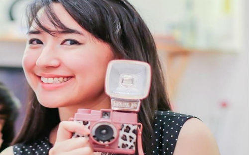 Cuối năm 2015, Chi Anh trở thành hiện tượng khi thuyết phục được Cassia Investments - một quỹ đầu tư đến từ Hồng Kông - rót 5,5 triệu USD, tương đương 120 tỷ đồng, đầu tư vào chuỗi nhà hàng The KAfe do cô sáng lập.<br>