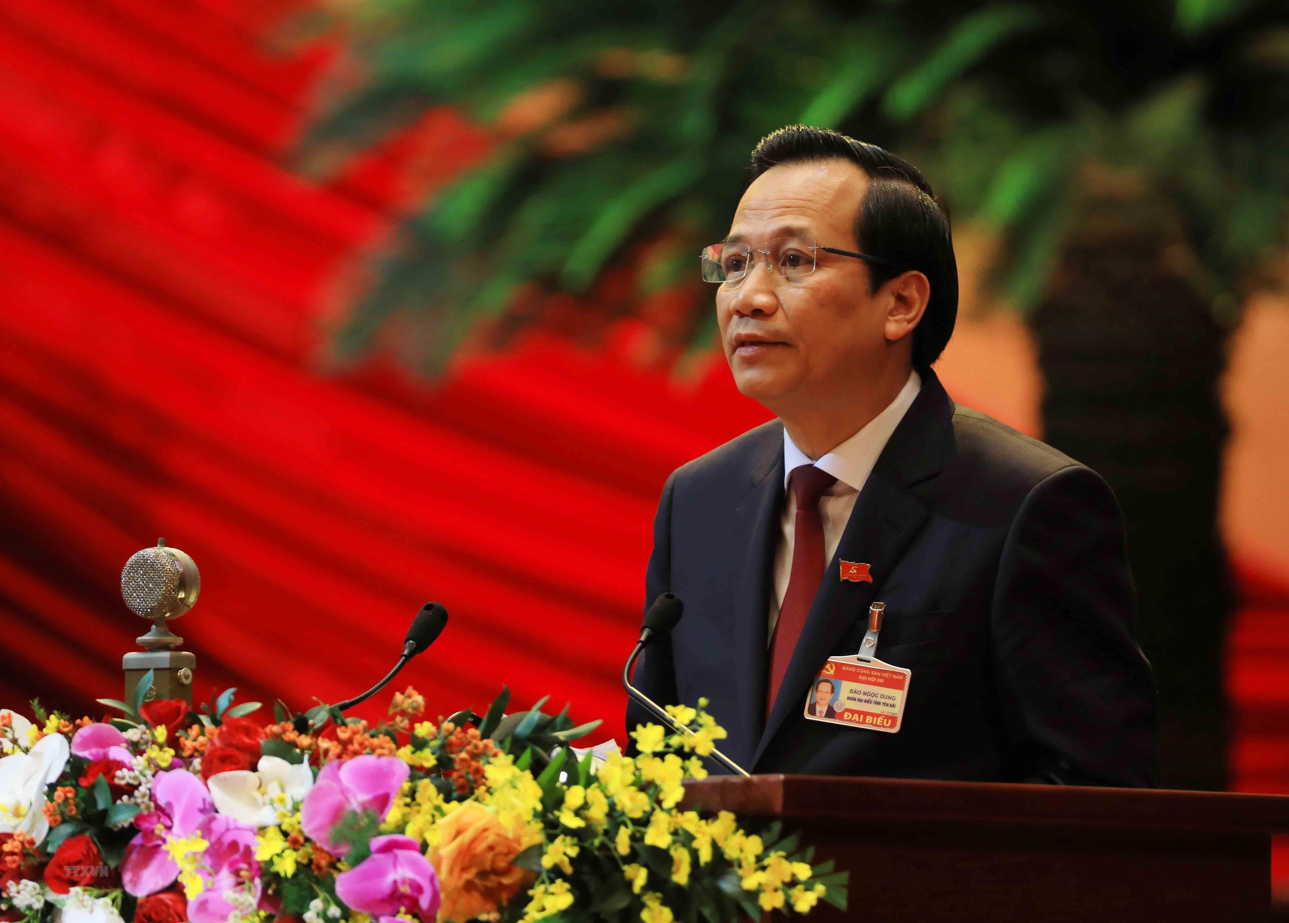 Đồng chí Đào Ngọc Dung, Ủy viên Trung ương Đảng, Bí thư Ban cán sự đảng, Bộ trưởng Bộ Lao động-Thương binh và Xã hội tham luận về vấn đề 