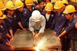 Đào tạo nghề cho lao động đi làm việc ở nước ngoài.