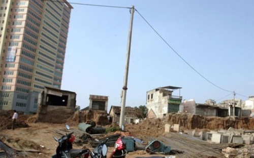 Quốc hội yêu cầu việc bồi thường, hỗ trợ, tái định cư khi nhà nước thu hồi đất phải bảo 
đảm dân chủ, công khai, khách quan, công bằng và đúng quy định của pháp 
luật. 