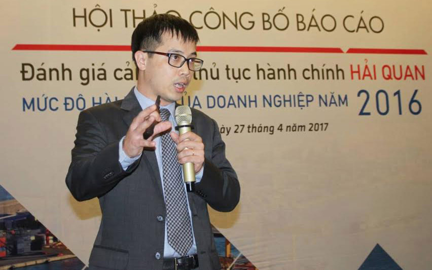 <span style="font-family: 'Times New Roman'; font-size: 15px;">Ông Đậu Anh Tuấn, Trưởng ban Pháp chế VCCI trình bày kết quả đánh giá cải cách thủ tục hành chính hải quan&nbsp;</span>
