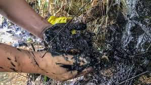 Nguồn nước của Công ty Sông Đà mới đây đã bị đầu độc 10.000 lít dầu thải