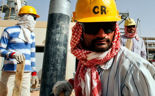 Năm 2015, Nga sản xuất 11,1 triệu thùng dầu/ngày, còn Saudi Arabia bán ra thị trường mỗi ngày 10,1 triệu thùng dầu - Ảnh: CNBC.