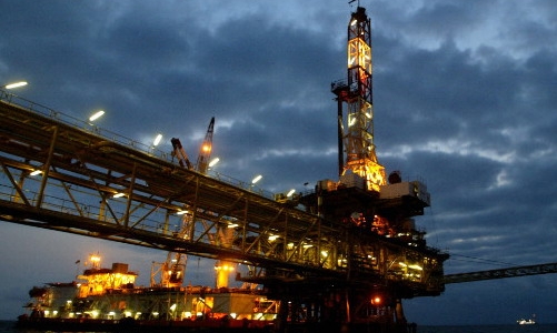 Giá dầu sụt xuống dưới 30 USD/thùng