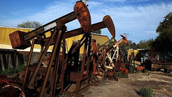 Giá dầu mất 8% một tuần