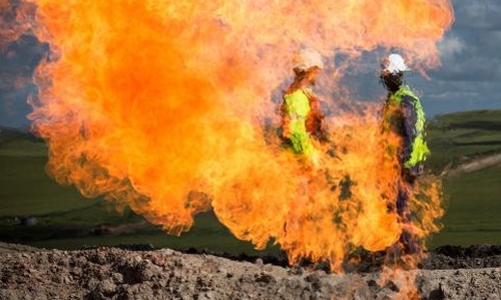 Đồn đoán Nga - Saudi Arabia bắt tay đẩy giá dầu tăng vọt