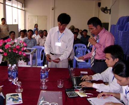 Một phiên bán đấu giá tài sản ở Hà Nội.