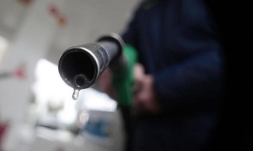 Giá dầu thô đột ngột tăng trên 6%