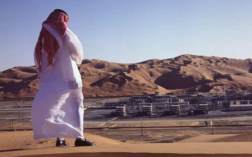 Trong năm 2016, giá dầu đã có nhiều tuần giảm sâu và lập đáy 26,21 
USD/thùng, gây rất nhiều áp lực tài chính lên ngân sách và kinh tế các 
nước xuất khẩu dầu lớn - Ảnh: Telegraph.