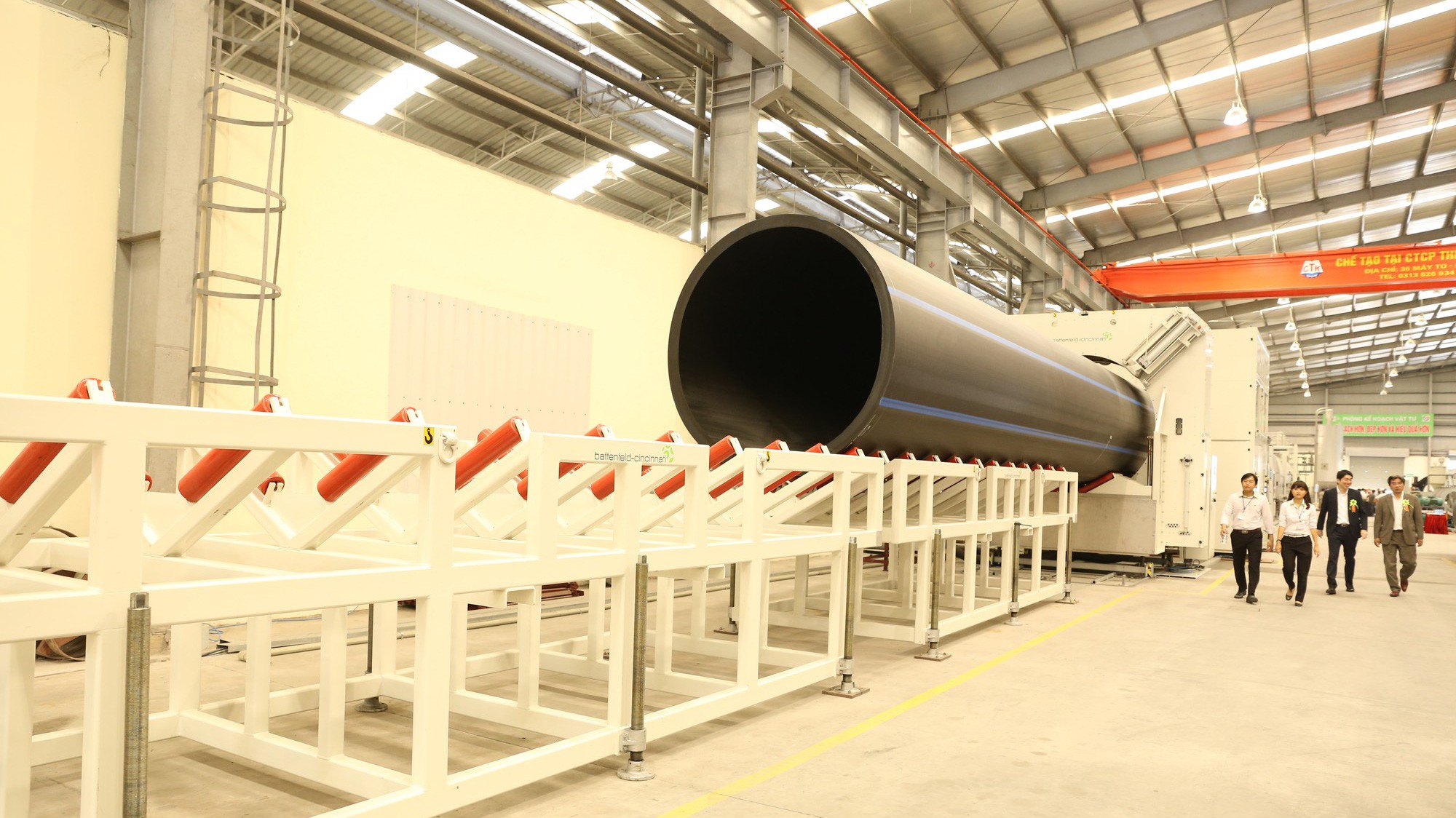 Dây chuyền sản xuất ống HDPE 2000mm của Nhựa Tiền Phong.