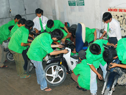 Một số vị đại biểu Quốc hội góp ý, học phí dạy nghề không nên tăng nhiều.