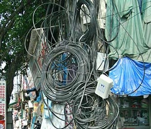 Có thể bắt gặp hình ảnh này ở bất kể các tuyến phố nào tại Hà Nội.