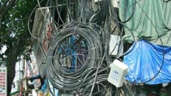 Dùng dằng... cột điện