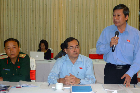 Trong phần thảo luận tại tổ ở Quốc hội hôm 1/11, các đại biểu đã chỉ ra không ít những hạn chế, bất cập của công tác quy hoạch, sử dụng đất - Ảnh: Thế Dũng.