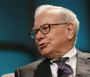 Chưa bao giờ tập đoàn của Buffett lại có một kết quả đầu tư dở tới vậy, và trên thực tế, đây mới chỉ là lần sụt giảm giá trị tài sản đầu tiên mà Berkshire phải đương đầu trong 44 năm qua dưới sự lãnh đạo của nhà đầu tư huyền thoại này - Ảnh: Reuters.