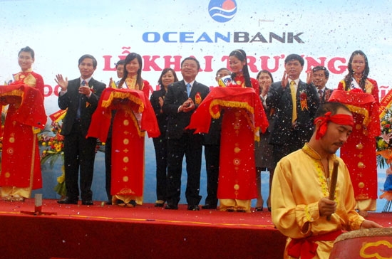 Hình ảnh lễ cắt băng khai trương chi nhánh OceanBank Cần Thơ.