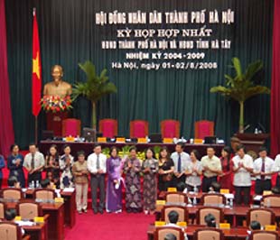 Các cơ quan hành chính của thành phố Hà Nội ra mắt Hội đồng Nhân dân.