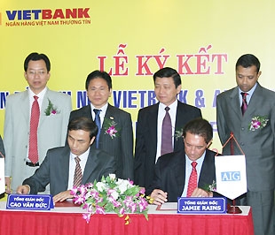 Với sự hợp tác này, mỗi chi nhánh VietBank sẽ có các chuyên viên tư vấn của AIG Life tiếp thị, bán sản phẩm bảo hiểm và sẽ thanh toán lại cho ngân hàng này các khoản phí hợp tác cho các hợp đồng bảo hiểm được giao kết thành công.