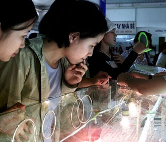 Chiều qua và sáng nay (21/3), giá vàng trong nước và thế giới có những diễn biến khá phức tạp.