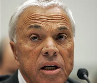 Xuất thân là con trai của một người bán thịt ở New York, Mozilo chung tay thành lập Countrywide vào năm 1969 - Ảnh: AP.