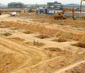 Theo hầu hết các doanh nghiệp, quá trình tìm mặt bằng sản xuất là phức tạp nhất, kéo dài nhất và cũng tốn kém không ít trong các loại thủ tục hành chính để thành lập doanh nghiệp.