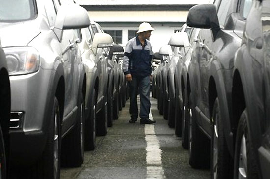 Đến thời điểm này, tiêu thụ ôtô - xe máy nhìn chung đã chậm hơn, dẫn tới tồn kho tăng cao - Ảnh: Reuters.