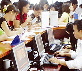 Nhiều nhà đầu tư còn lo ngại thị trường vừa hồi phục sẽ nguội lạnh trở lại nếu Luật thuế trên sẽ được thông qua.