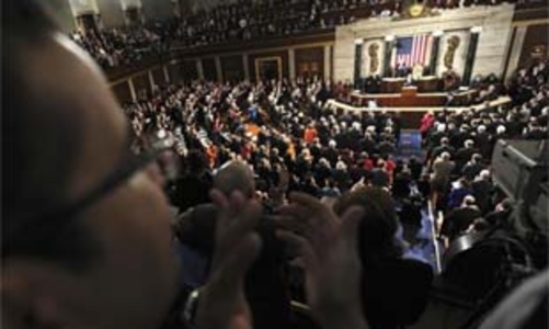 Giá vàng liên tiếp trượt dốc, giá USD giảm mạnh