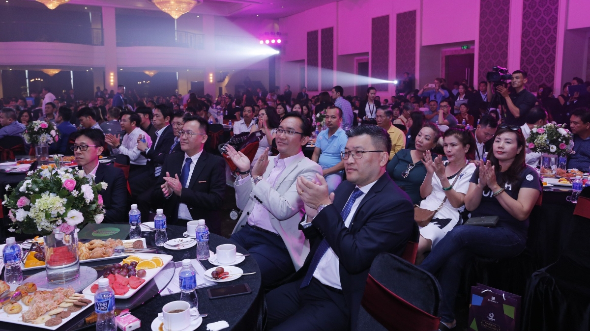 Chỉ trong 3 giờ đồng hồ diễn ra sự kiện, đã có hơn 90% căn hộ của 3 tháp đầu tiên được chính thức đặt chỗ.