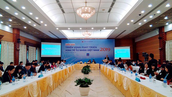 Toàn cảnh diễn đàn.