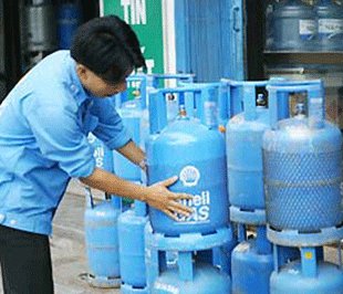 Các công ty kinh doanh gas trong nước còn phải chờ đến ngày 31/10 khi giá gas áp dụng trong tháng 11 được công bố trên thị trường thế giới mới có phương án tiếp tục giảm giá gas trong tháng 11 tới. 