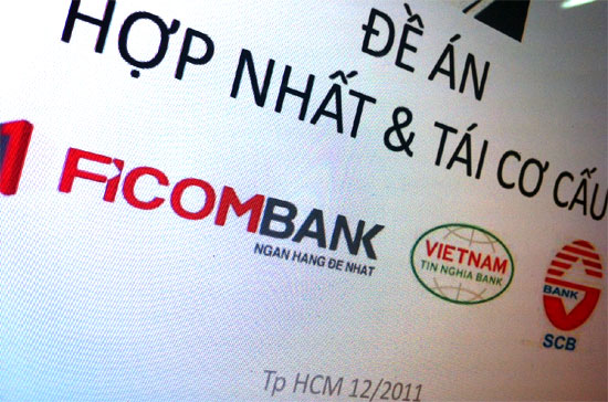 Kịch bản “tự nguyện hợp nhất” như Ficombank, TinNghiaBank và SCB đang làm sẽ là sự lựa chọn đầu tiên của Ngân hàng Nhà nước trong quá trình tái cơ cấu.