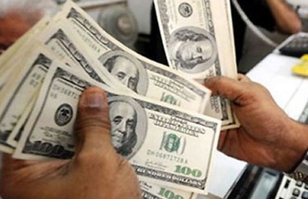 Sau thông tin xử phạt một số giao dịch ngoại tệ bất hợp pháp, giá USD trên thị trường tự do giảm mạnh.