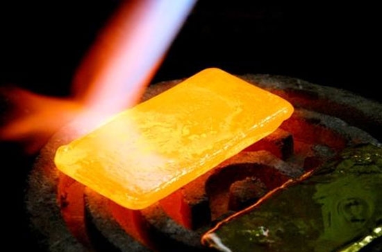 Nếu so với giá vàng thế giới quy đổi, giá vàng trong nước sáng nay vẫn đang đứng cao hơn 600.000 đồng mỗi lượng.