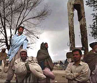 Người thất nghiệp ở Trung Đông đang chờ việc làm.