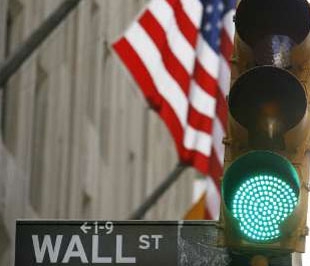 Cách đây ít phút, Thượng viện Mỹ đã thông qua kế hoạch trị giá 700 tỷ USD giải cứu ngành tài chính với 74 phiếu thuận và 25 phiếu chống - Ảnh: Reuters.