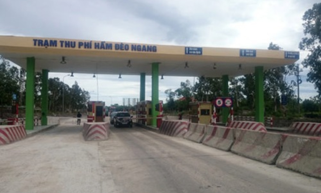 Khoảng cách từ trạm thu phí của dự án mở rộng quốc lộ 1 đoạn km 597+549 - km 605+000 và đoạn km 617+000 - km 641+000 tỉnh Quảng Bình (BOT) đến trạm thu phí hầm Đèo Ngang chỉ là 10 km.