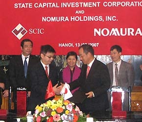 Quang cảnh lễ ký biên bản ghi nhớ giữa SCIC và Nomura.
