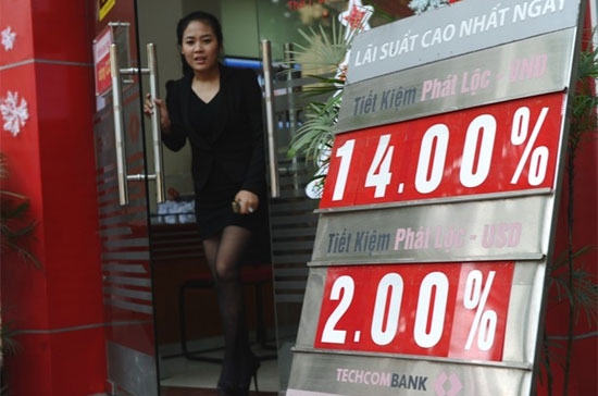 Dòng tiền gửi từ dân cư và tổ chức kinh tế hiện không còn tăng mạnh như trước - Ảnh: Getty.